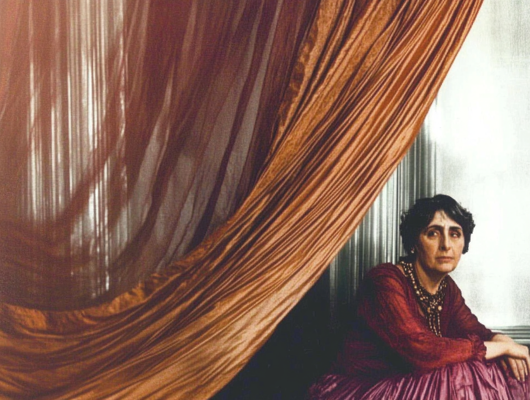 Step into Luxury: Unveiling the World of Traditional Merino Scarves